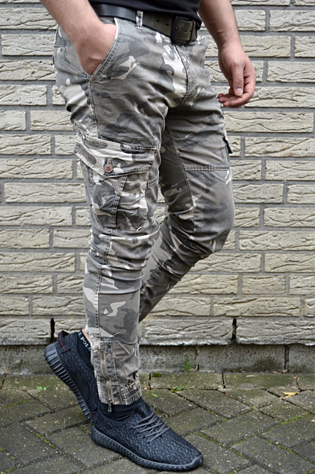 ghetto ripped jeans